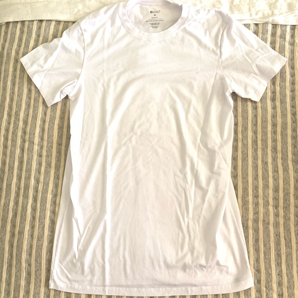 Men’s white tee